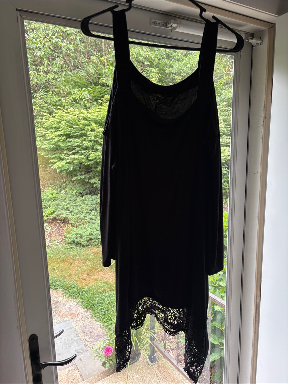 Cupio Black Lace-Hem Cold-Shoulder Camisole
